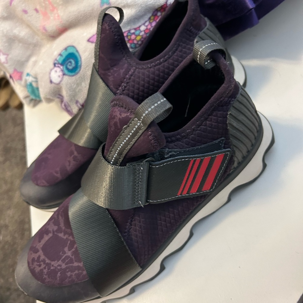 Sorel boots size 8 purple
